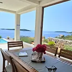Holiday home Awesome Sea View, Vacation Jerula 2 *
