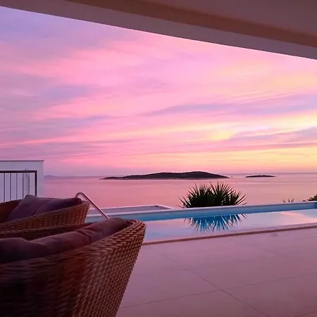 Awesome Sea View, Vacation Jerula 2 Casa de Férias