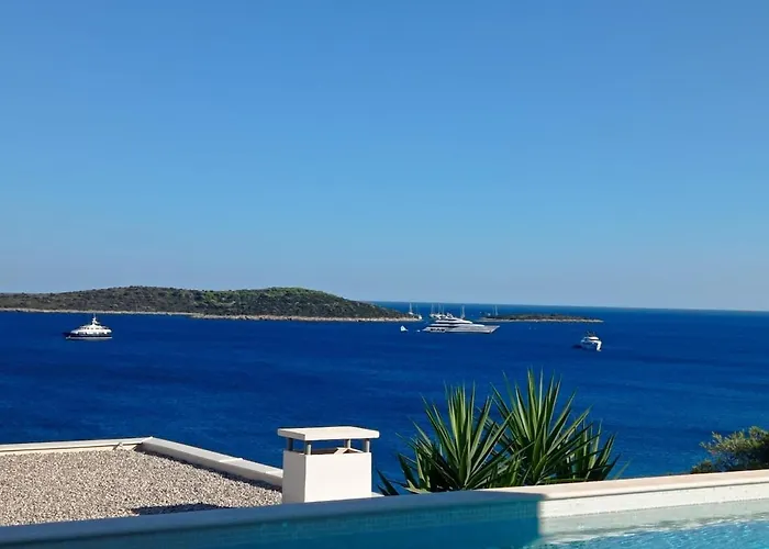 Awesome Sea View, Vacation Jerula 2 بيت للعطل *